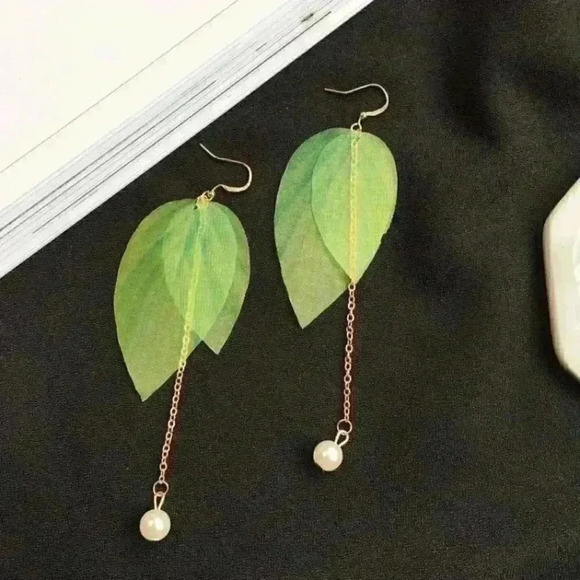 Green Leaves Earrings - Picture 1 of 3